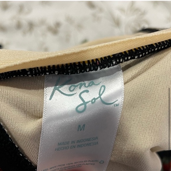 Target Kona Sol Flower bathing suit top - Picture 4 of 4